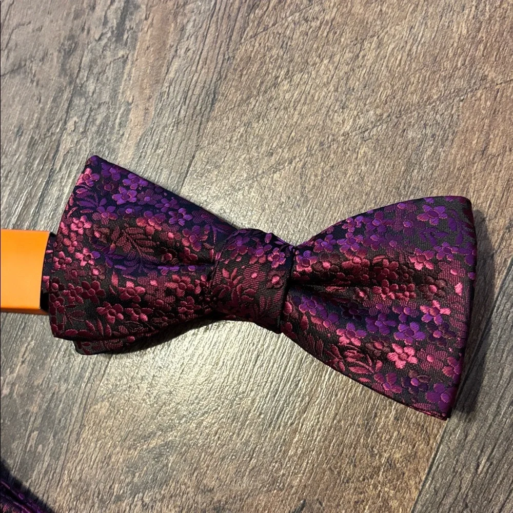 Egara Magenta All Over Floral Pre Tied Bow Tie New With Tags